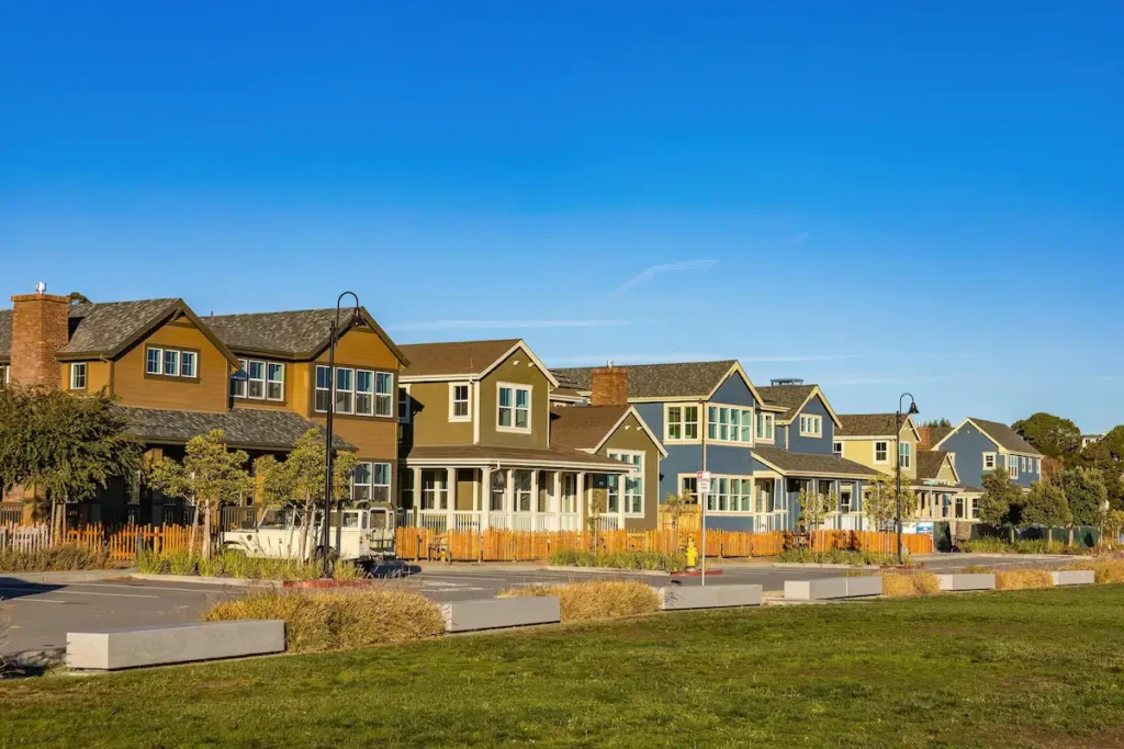 Residential homes with wood and fibre cement siding in North Vancouver neighbourhood