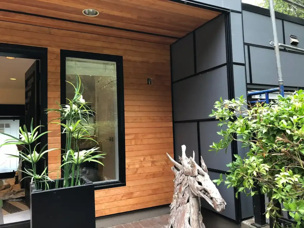 Aluminum soffit installation on a home in Vancouver, BC